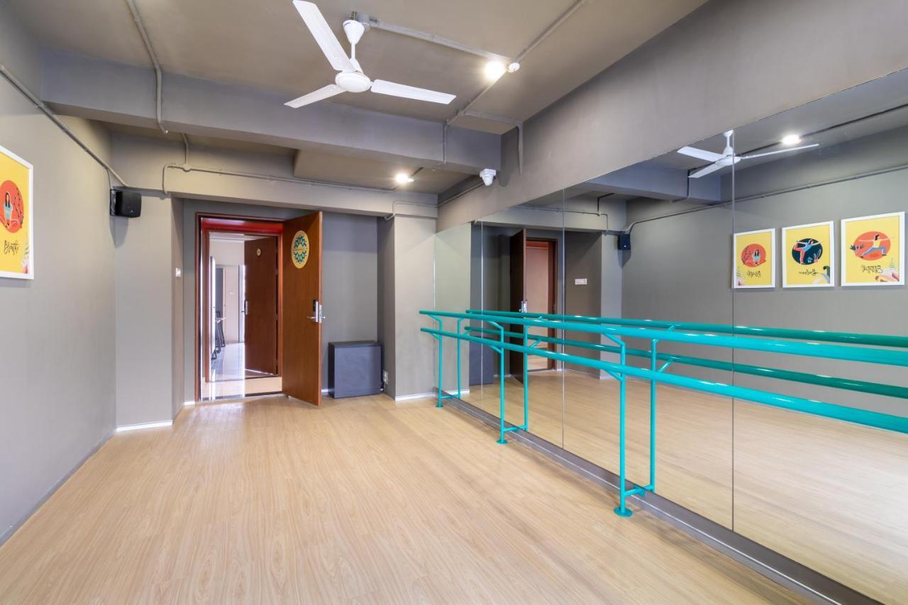 Hostel The Covie Vimannagar 102 *